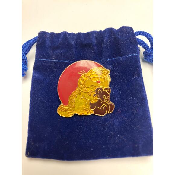 Vintage Garfield Hugging Teddy Bear Pin- no backing - Picture 3 of 5